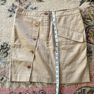 Like New! Burberry size 8 / 6 (US) 100% Imported Cotton Kahki Skirt / Golf Skirt
